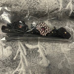 Flower decorated black hair clip